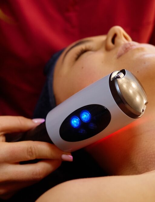 High-Tech Facials vs. Traditional Facials: What’s the Difference?
